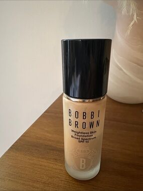 Bobby Brown Weightless Skin Foundation - Cool Sand